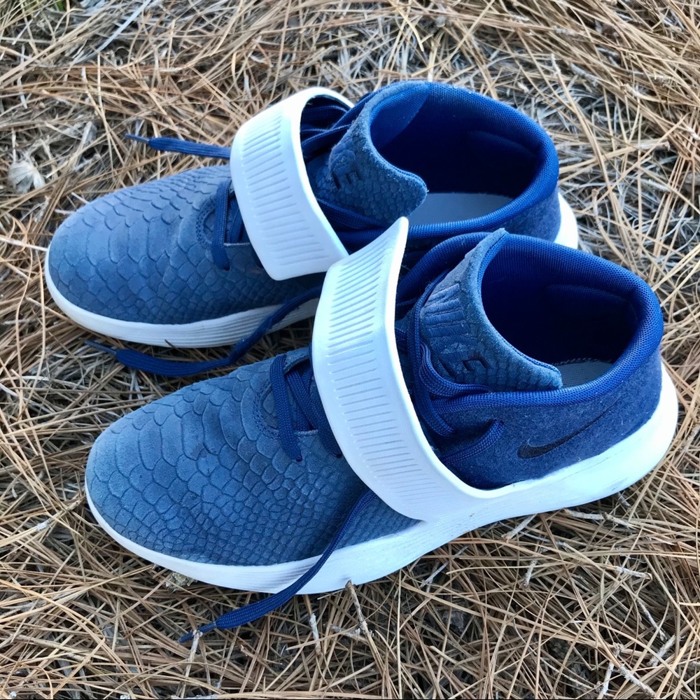 NIKE Blue Tennis Shoes Size 9